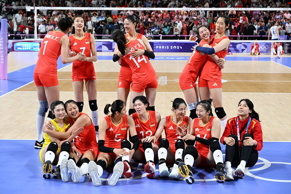 1984年,那个阳光灿烂的夏天,中国女排的姑娘们在洛杉矶奥运会上蚜了